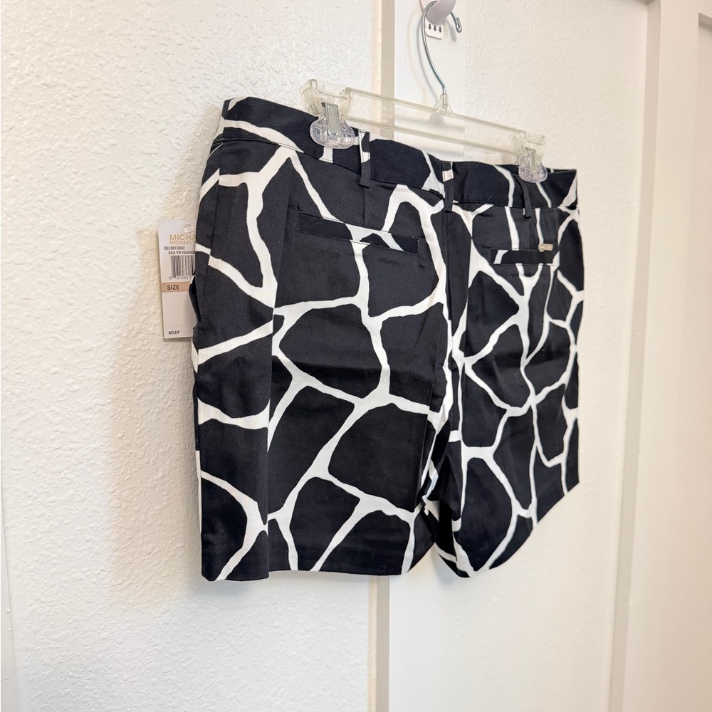 Michael Kors Black and White Patterned Women Shorts - Picture 12 of 16